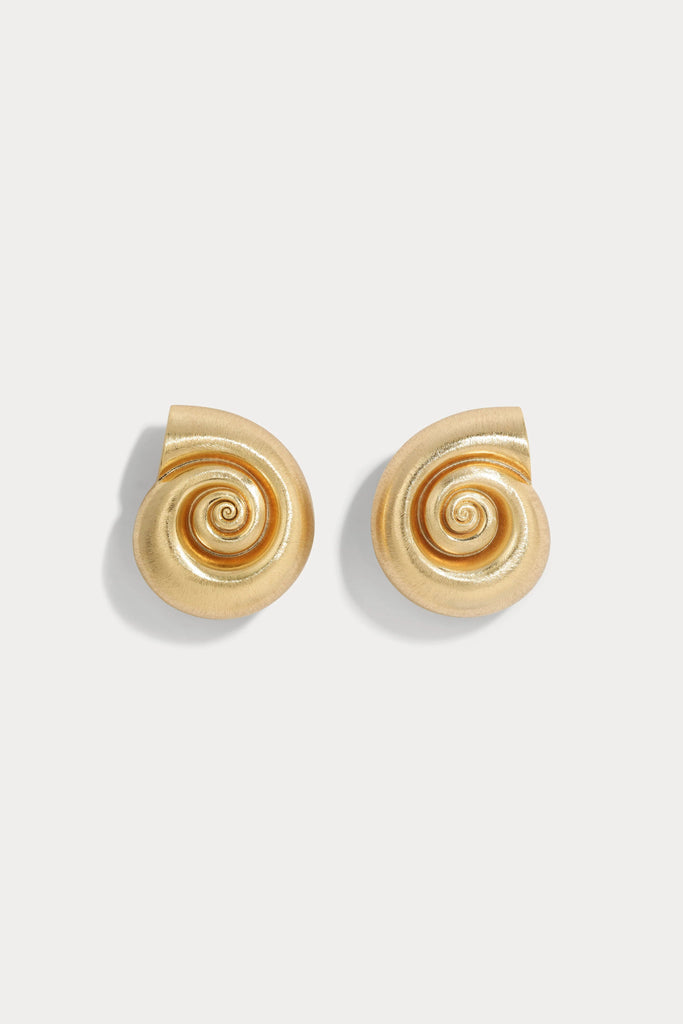 Lili Claspe La Mer Gold Shell Stud Earrings earrings Elenista 